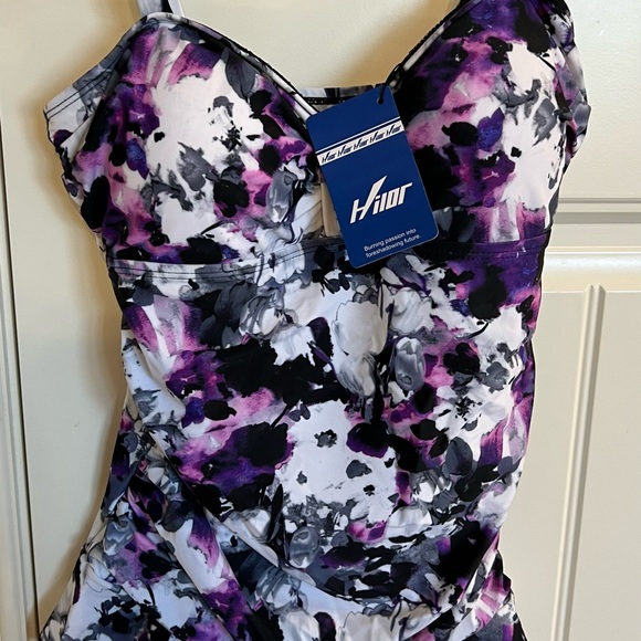 Hilor Women's 50's Retro Ruched Tankini Swimsuit Top with Ruffle Hem. Size 8 - Picture 7 of 7